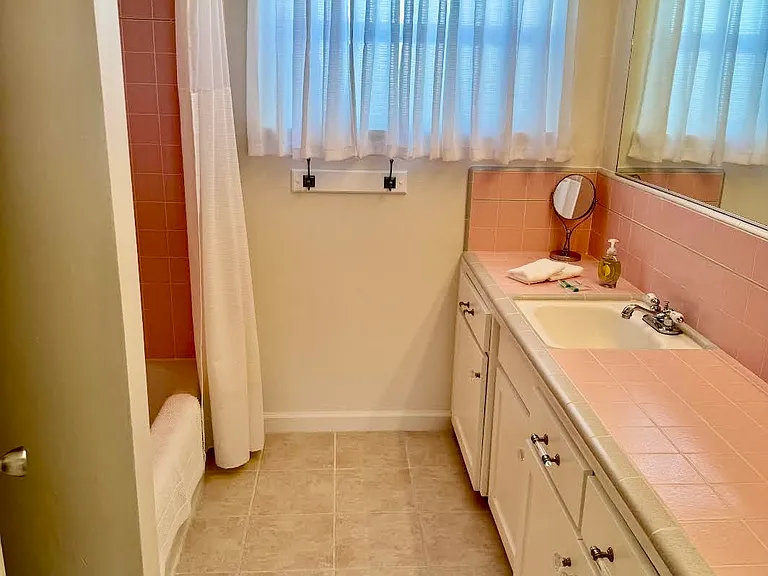 572 Harloe Ave — Photo 12