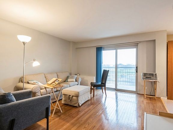 4th image of 6933 N Kedzie Ave APT 305