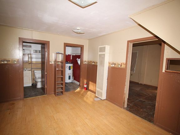3rd image of 216 E Kellogg Ave