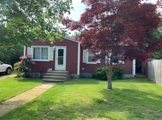 17 York Ct, Groton, CT 06340