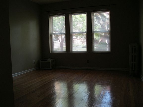 2nd image of 4854 N Oakley Ave