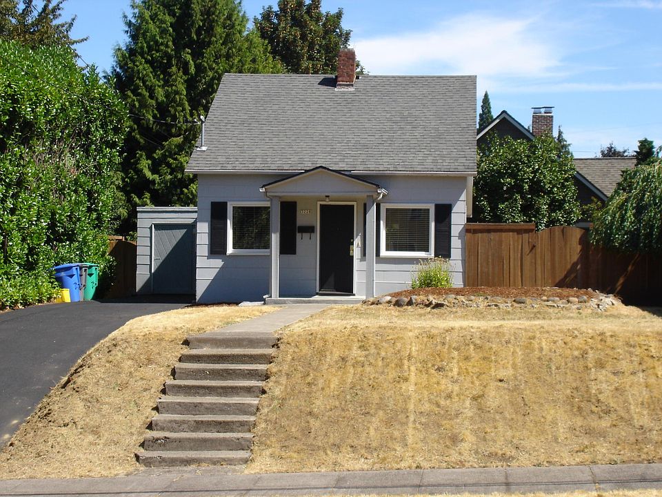 2nd image of 3228 SE 53rd Ave