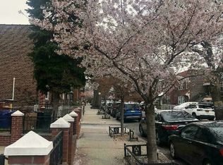 24-04 33rd St #2A2, Astoria, NY 11102