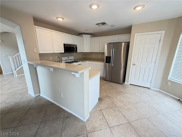 578 Poplar Leaf St — Photo 4