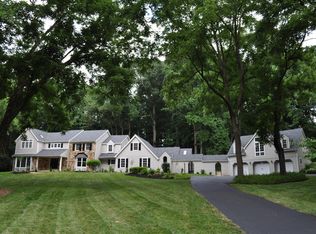 8 Roselawn Ln, Malvern, PA 19355