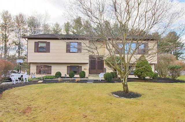 1st image of 13 Carpenter Ct