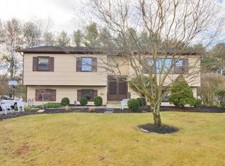 13 Carpenter Ct, Airmont, NY 10952