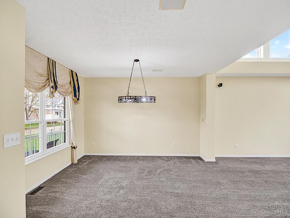 3rd image of 530 Park Pl