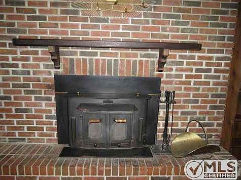 2nd image of 1513 Arnold St