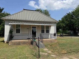 424 S 4th St, Blackwell, OK 74631