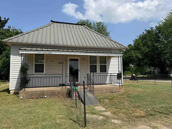 424 S 4th St, Blackwell, OK 74631