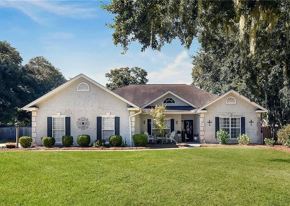 1st image of 121 Baywood Cir