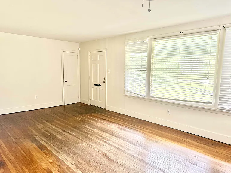 10363 White Oak Dr — Photo 3