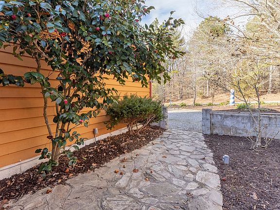 5th image of 400 Buckhead Dr