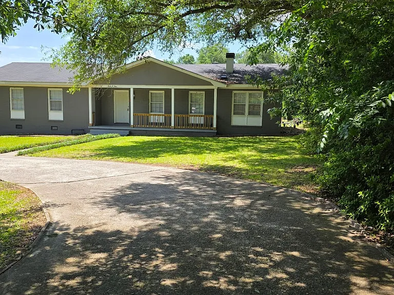 404 Elizabeth Ave — Photo 1