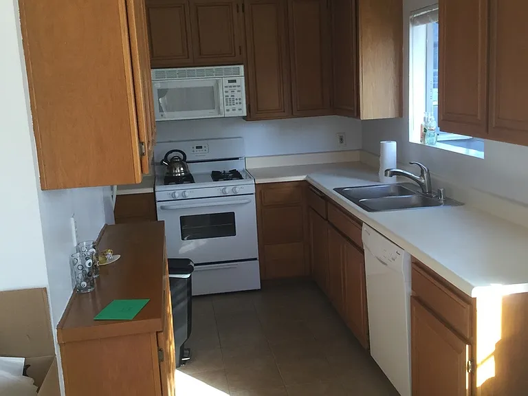 11482 Moorpark St — Photo 3