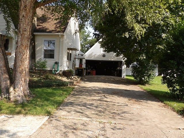 2nd image of 228 Franklin St