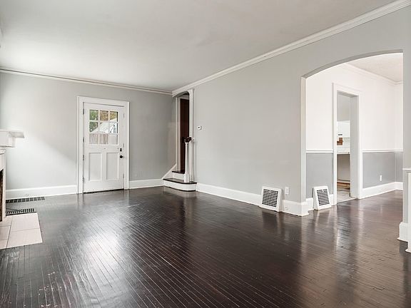 4th image of 2208 Cumberland St