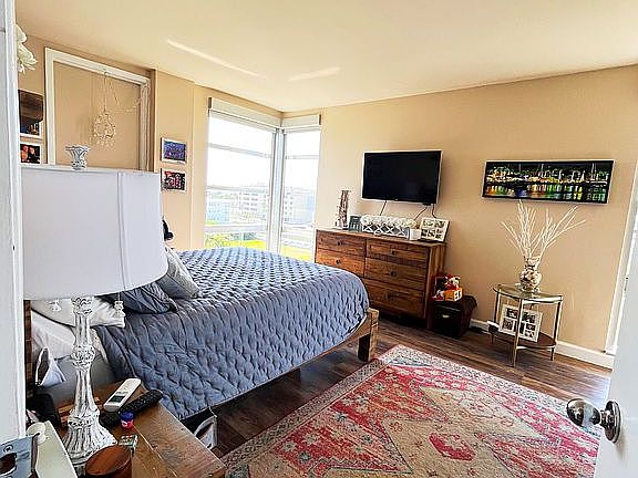 3rd image of 9800 W Bay Harbor Dr APT 709
