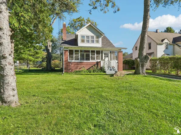 2036 Hollywood Dr, Monroe, MI 48162