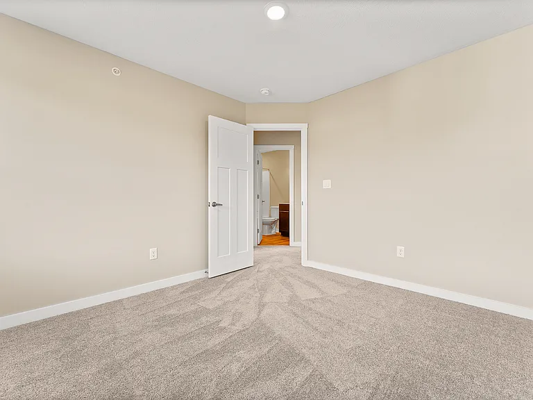 705 Ravenshire Ct — Photo 17