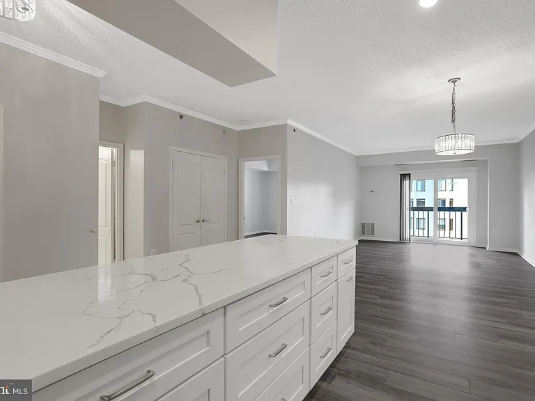 1211 S Eads St #1203 — Photo 8