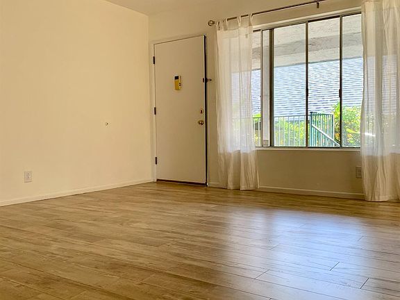 4th image of 241 N Kenwood St APT 4
