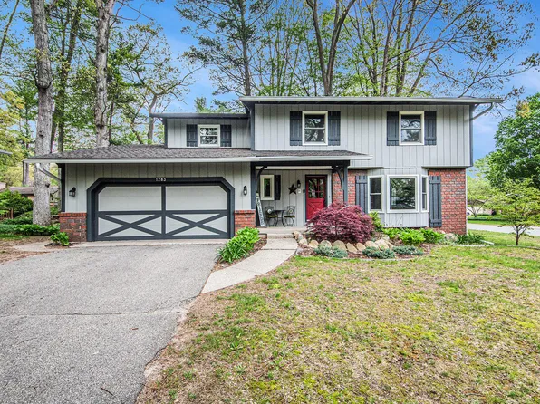 1283 Mapleview St SE, Kentwood, MI 49508