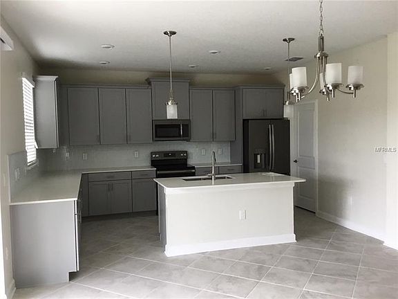 3rd image of 3415 Shallow Cove Ln
