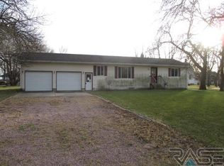 301 E 4th St, Egan, SD 57024