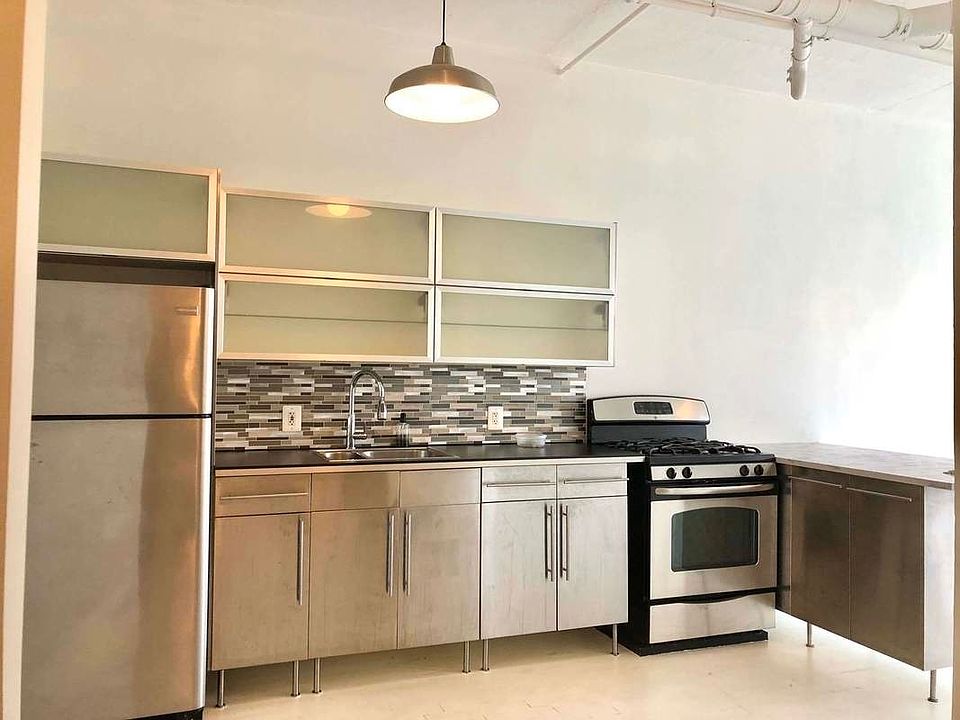 1st image of 315 Berry St #30