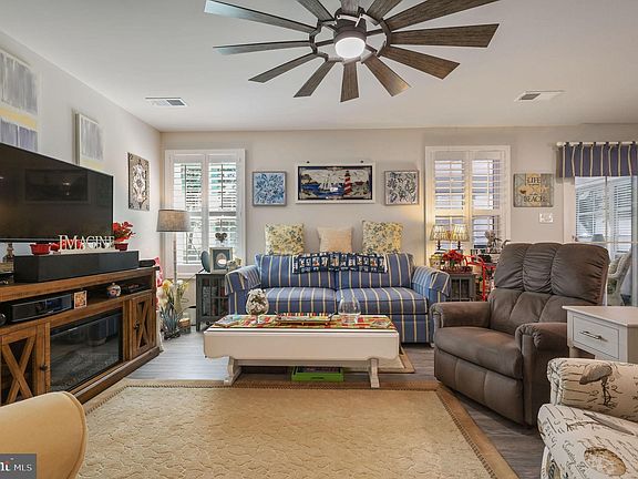 3rd image of 353 Windflower Dr