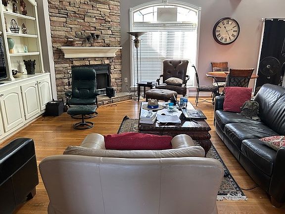 5th image of 2185 Roswell Dr