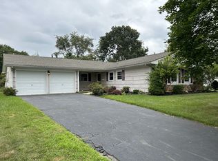 60 Glover Ln, Willingboro, NJ 08046