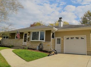 N85W16105 Donald Ct, Menomonee Falls, WI 53051