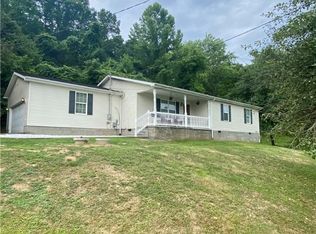 2133 Childress Rd, Alum Creek, WV 25003
