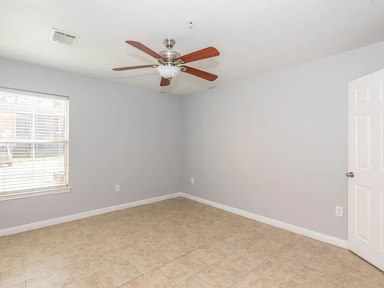 Capewood Apartments — Photo 22