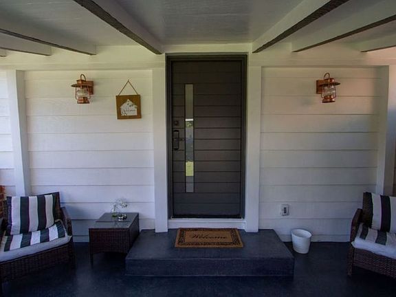2nd image of 11525 Moorpark St