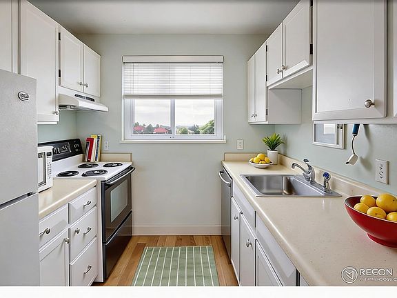 2nd image of 830 20th St #308