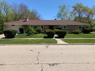4260 Suffield Ct, Skokie, IL 60076