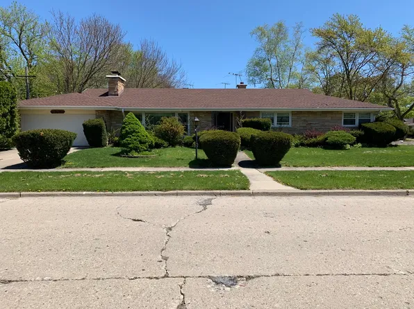 4260 Suffield Ct, Skokie, IL 60076