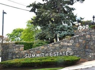 1008 Paradise Rd APT 1E, Swampscott, MA 01907