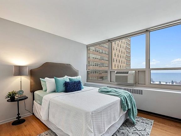 2nd image of 3950 N Lake Shore Dr APT 1315
