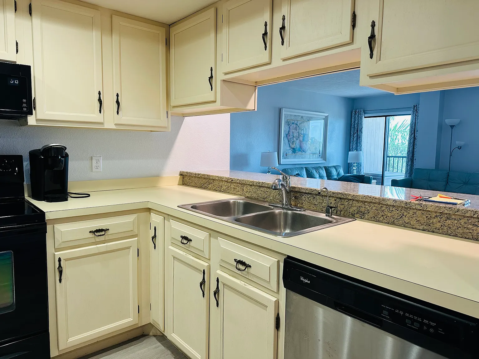 2 bed, 1037 sqft, $1,700 — Photo 4