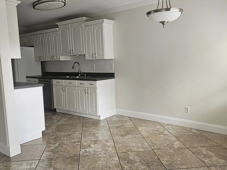 617 Country Ln — Photo 30