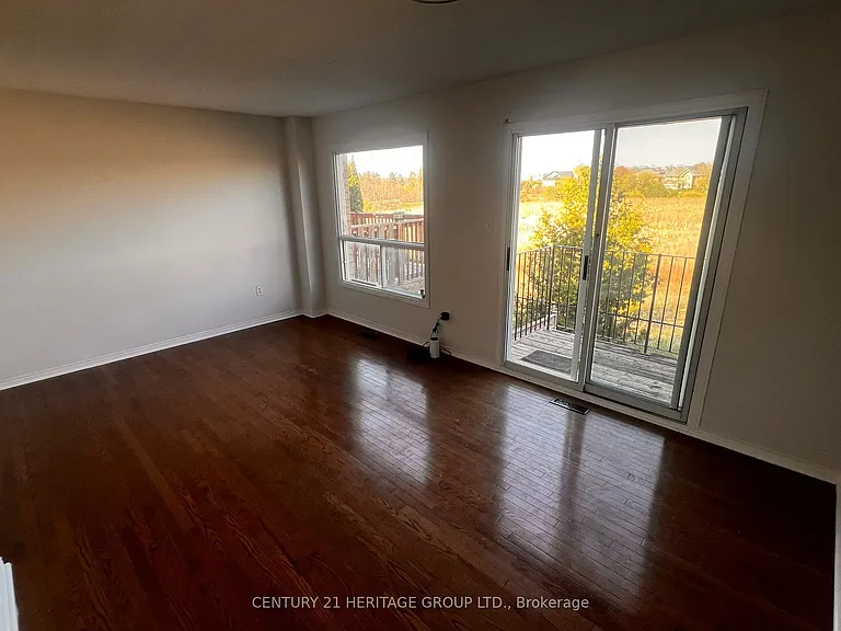 641 Walpole Cres #MAIN 2ND — Photo 7