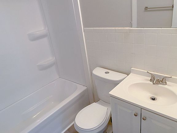 5th image of 610 S Washington St #12