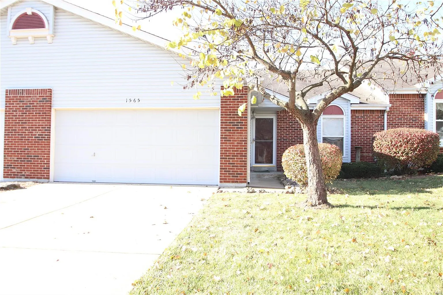 1565 Lienemann Dr photo 1