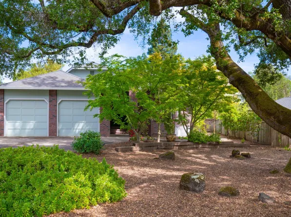 424 Greens Drive, Healdsburg, CA 95448
