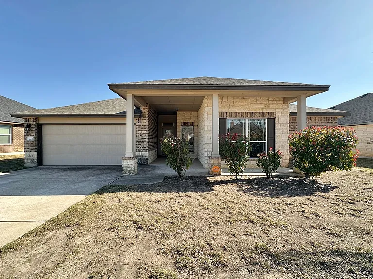 702 Deborah Kay Dr — Photo 1